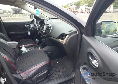 2016 Jeep Cherokee Latitude из США, поврежденный, VIN 1C4PJMCS5GW245979